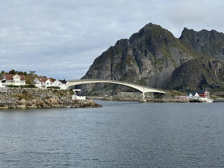 Roadtrip Norwegen 2026: Henningsvær, Umrundung Grimsøya und Besteigung des Hoven